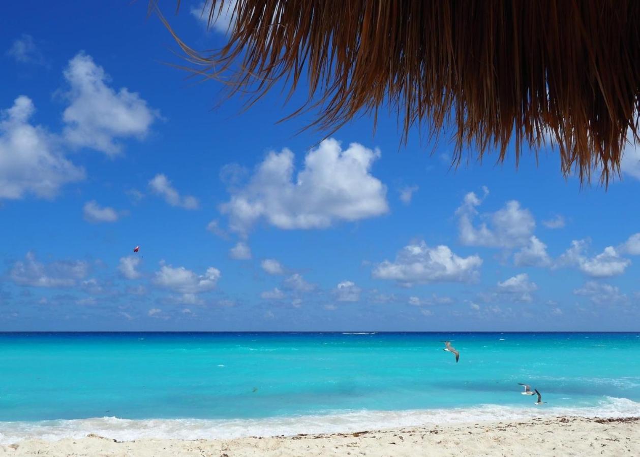 Solymar Beach Condos Cancun Bagian luar foto