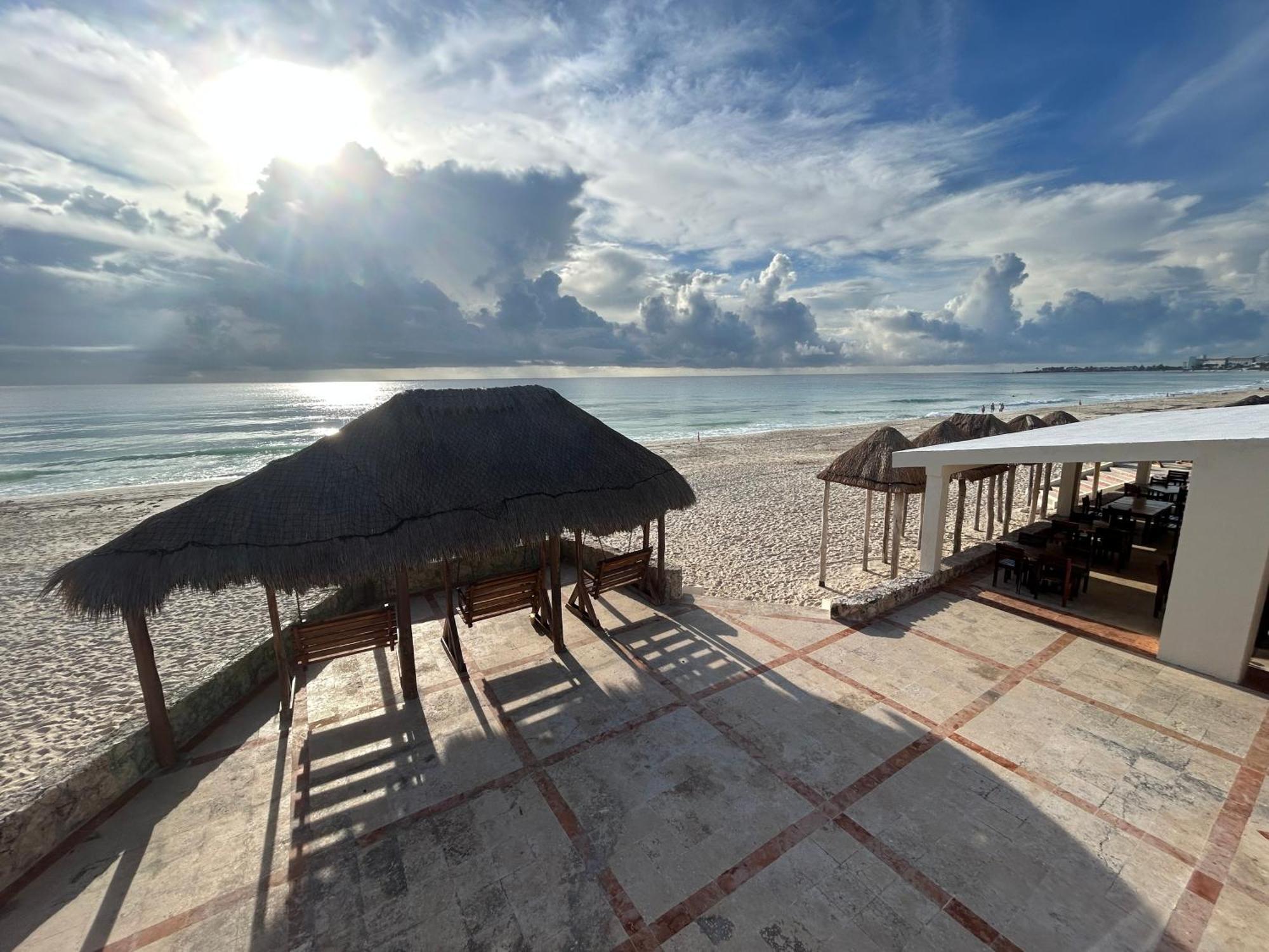 Solymar Beach Condos Cancun Bagian luar foto