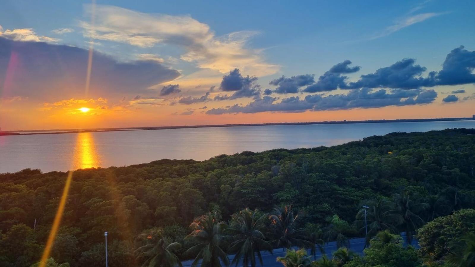 Solymar Beach Condos Cancun Bagian luar foto