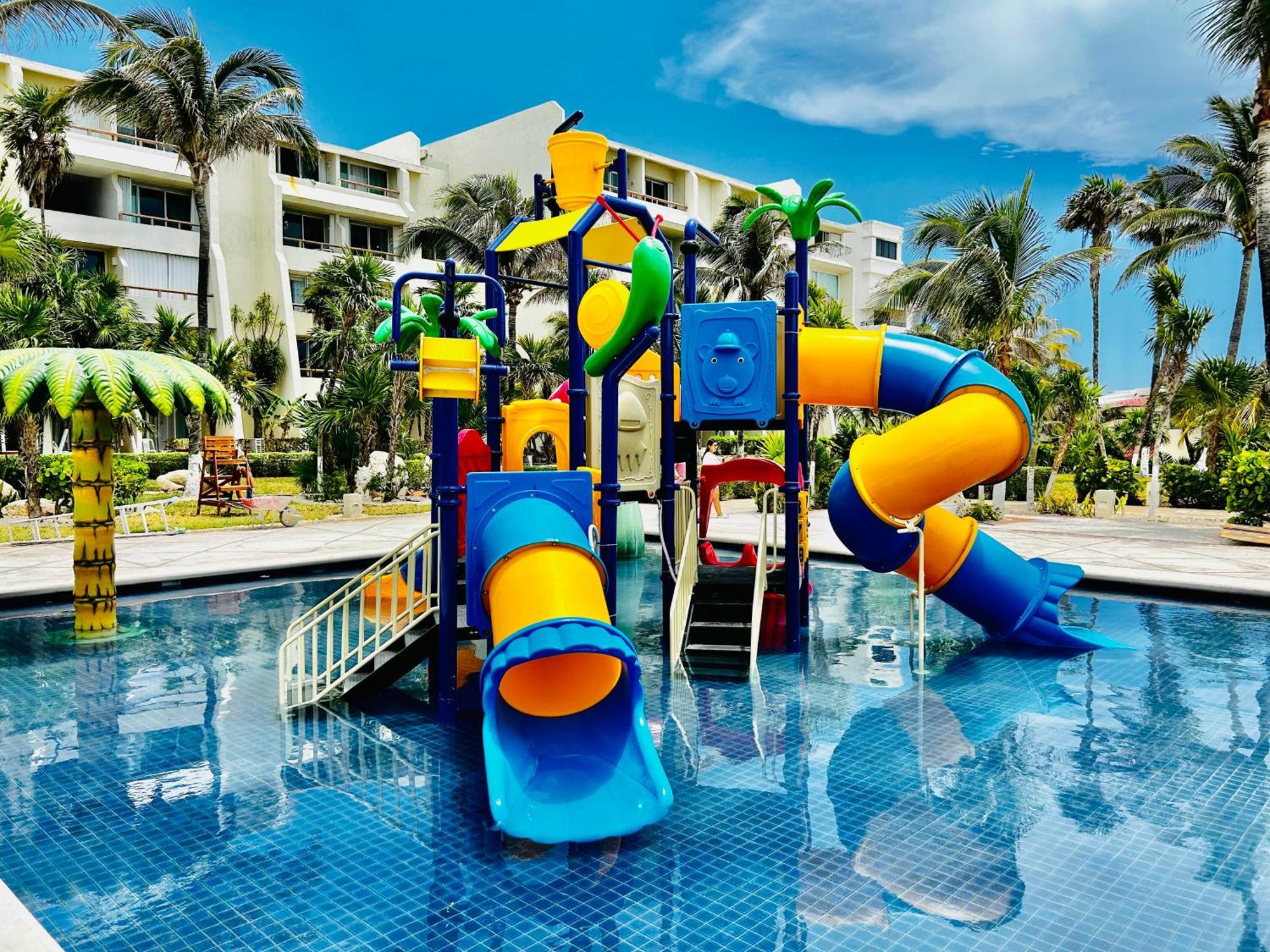 Solymar Beach Condos Cancun Bagian luar foto