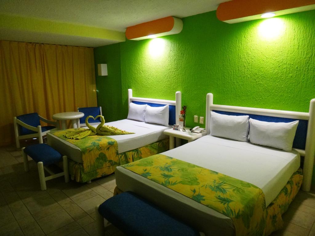 Solymar Beach Condos Cancun Bagian luar foto