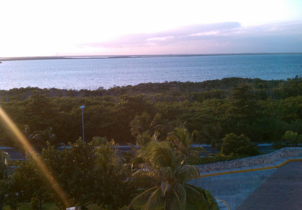 Solymar Beach Condos Cancun Bagian luar foto
